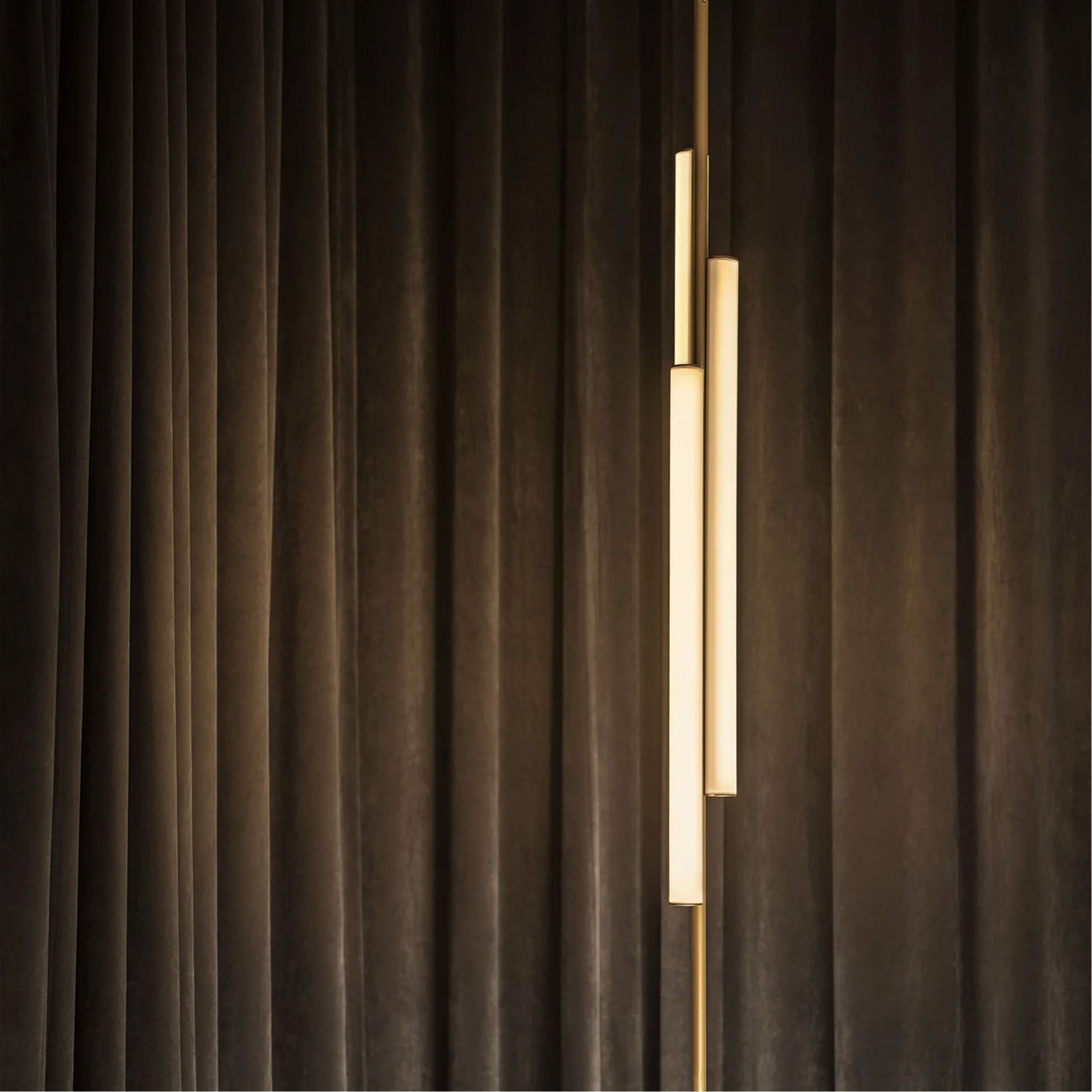 Marset Ambrosia V3 LED schwarze, Einbau-Hängeleuchte, vertikal