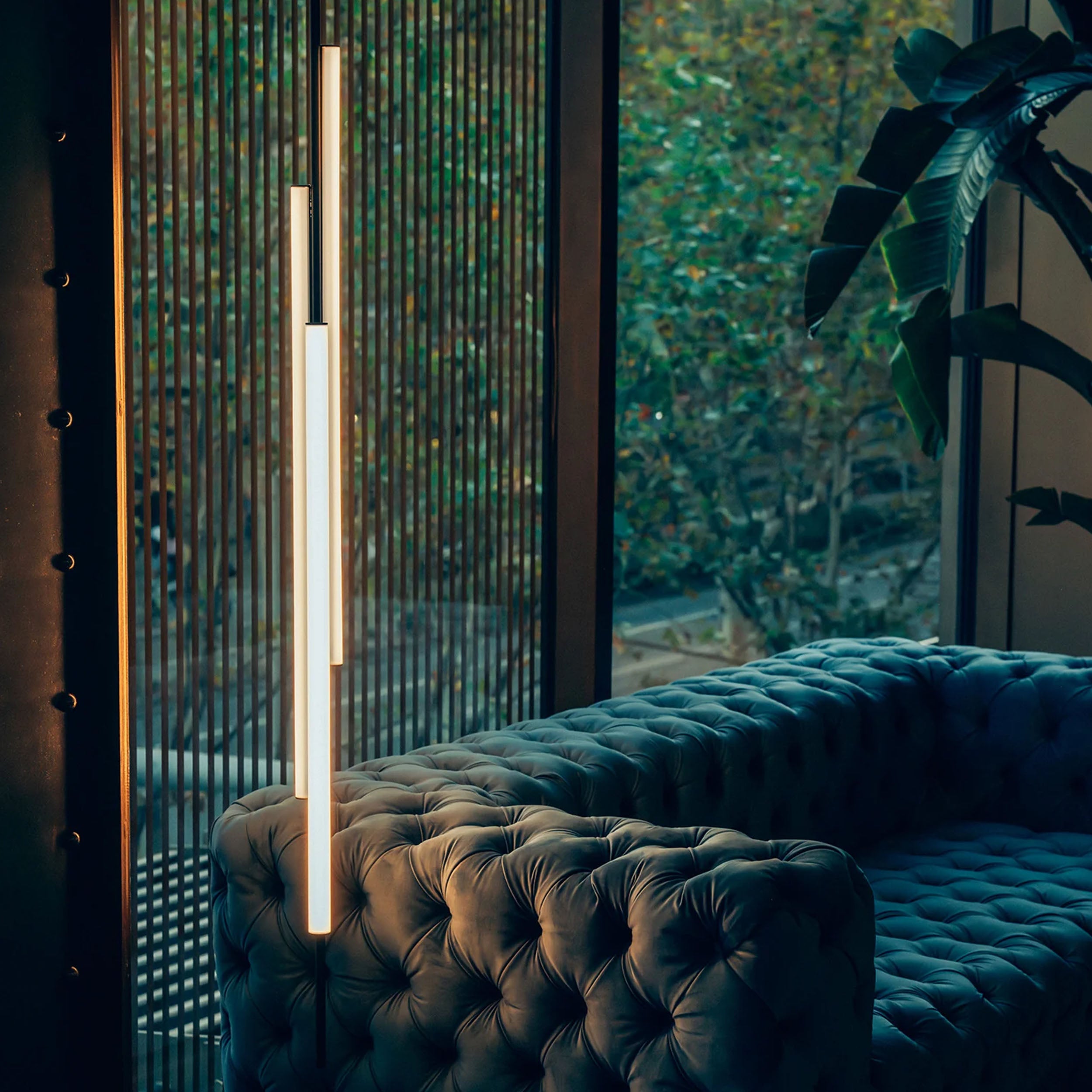 Marset Ambrosia V3 LED schwarze, Einbau-Hängeleuchte, vertikal