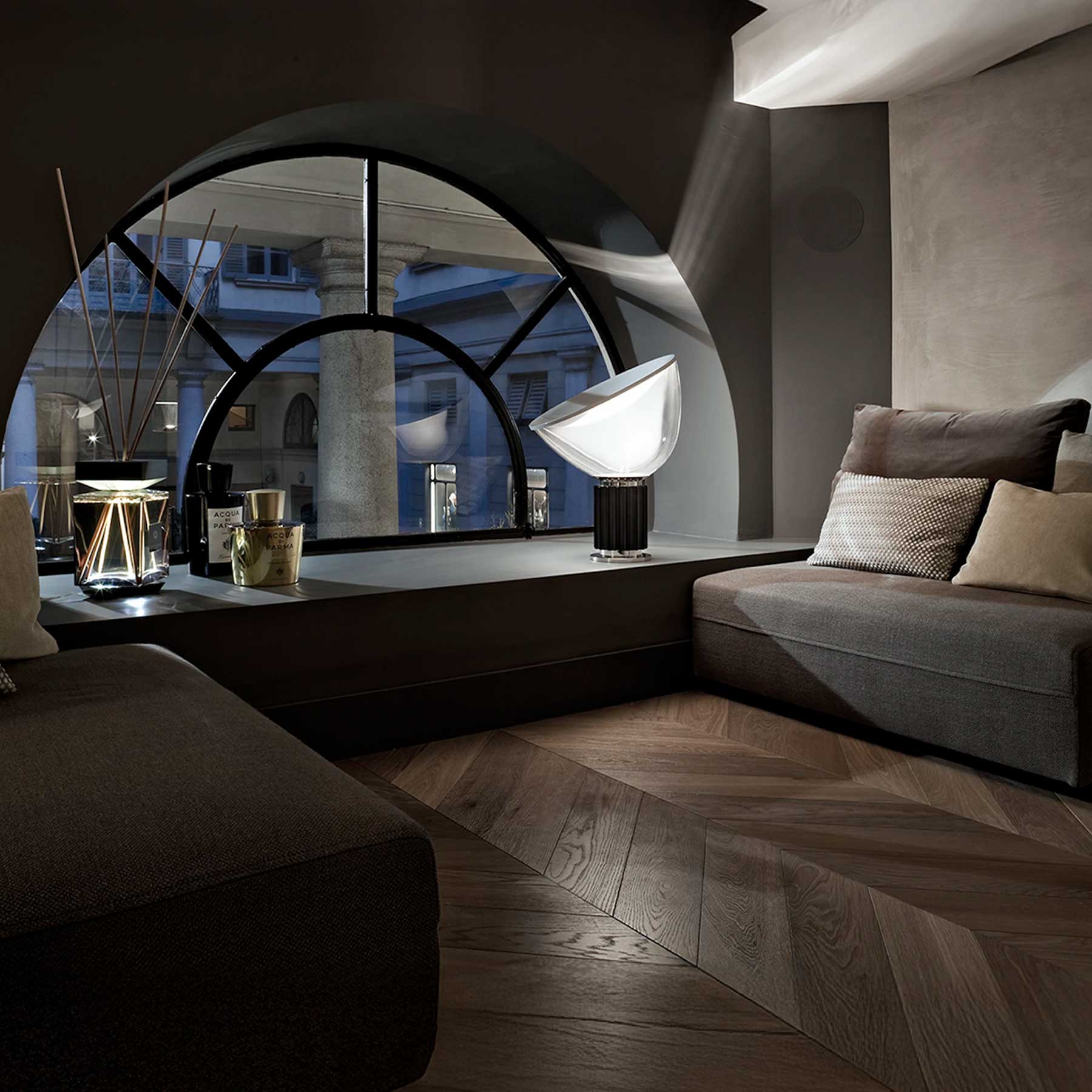 Flos Taccia LED ikonická stolní lampa