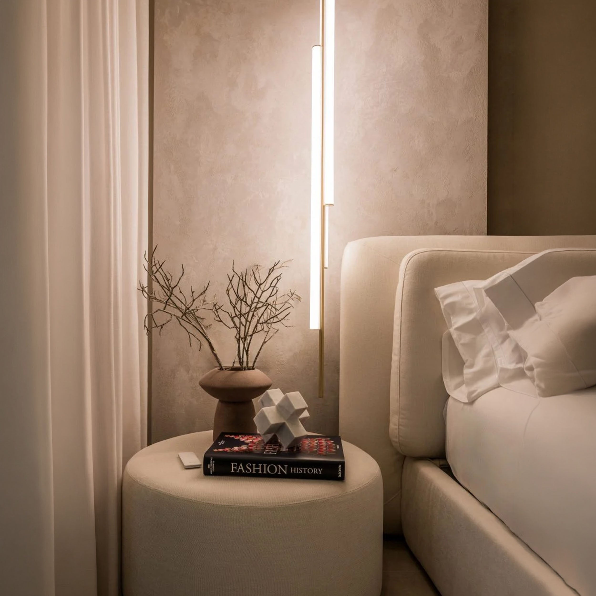 Marset Ambrosia V3 LED goldene, Einbau-Hängeleuchte, vertikal
