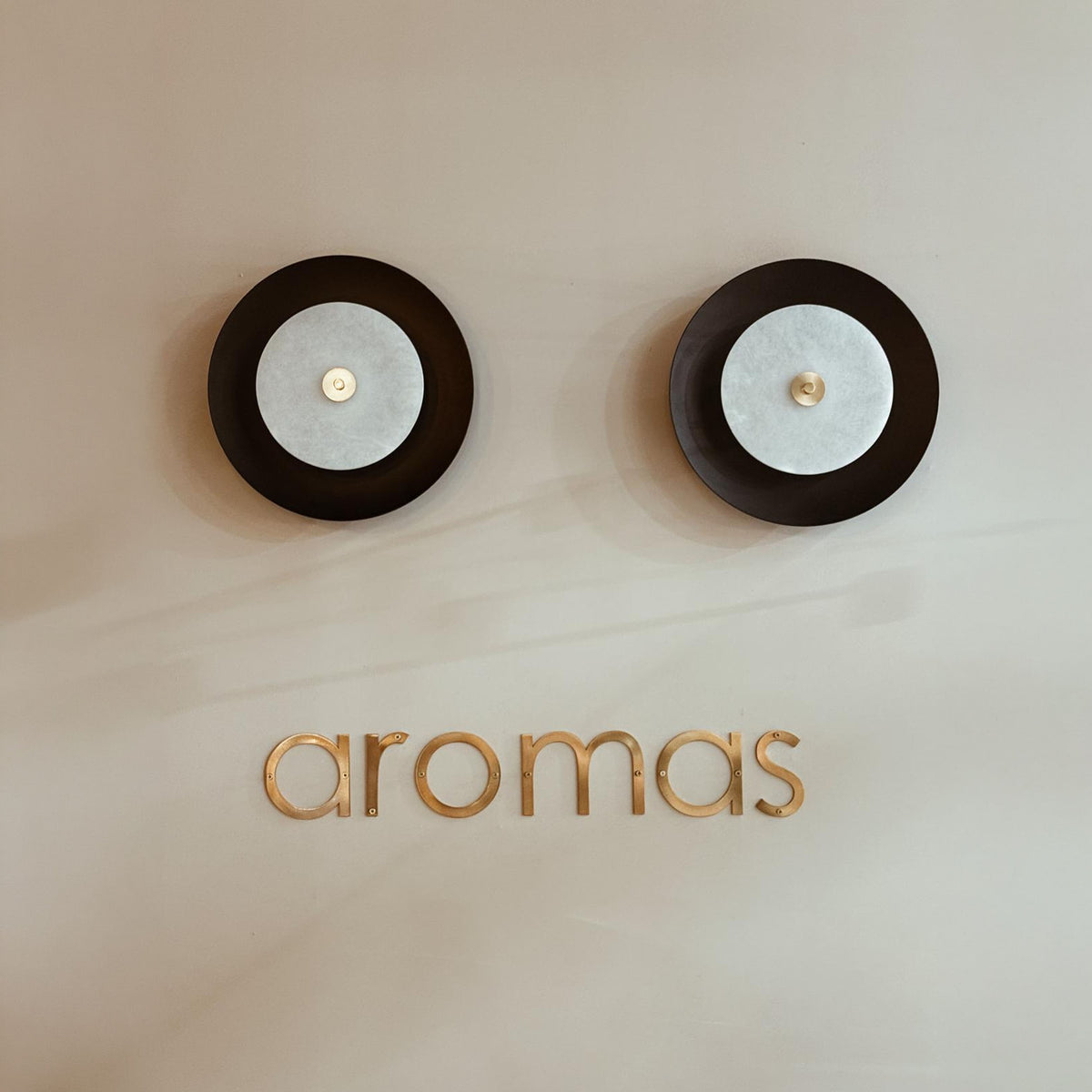 Aromas Coss Alabaster LED Wandleuchte 