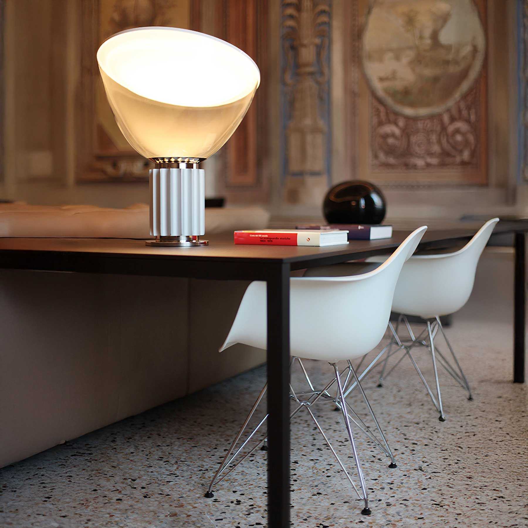 Flos Taccia LED ikonická stolní lampa